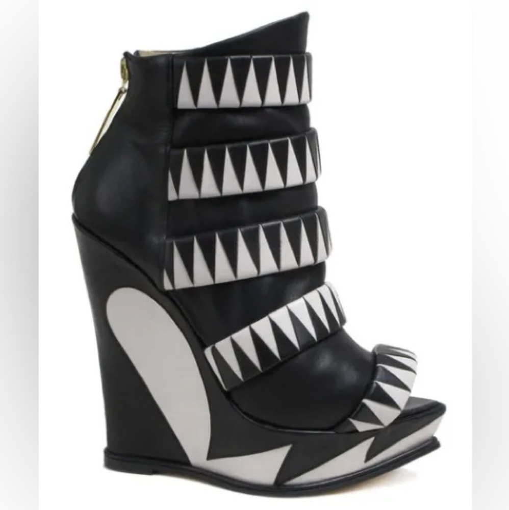 Atalanta Weller black and white open toe ankle boots size 8/38